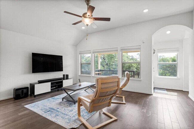 Building Photo - 404 Red Matador Ln