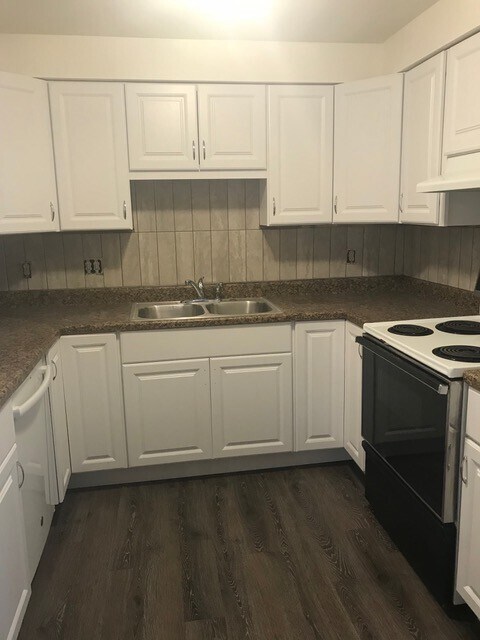 Building Photo - Three Bedroom Duplex Available In Longmont