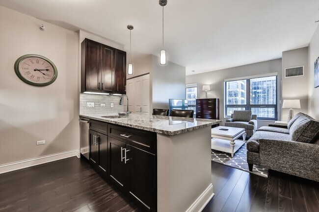 Building Photo - 420 N Clark St