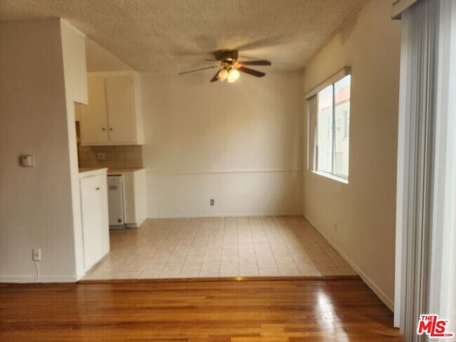 Foto del edificio - 8853 Alcott St