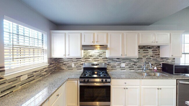 Building Photo - Spacious Victory Gardens home near Trammel...