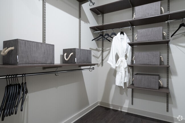 1BR, 1BA - 749SF - The Marlowe