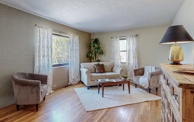 Living room #2 - 3208 Loma Vista Pl NE