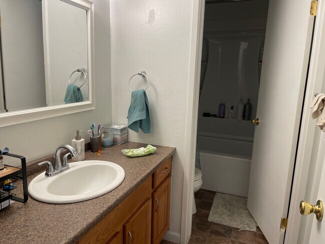 Foto del edificio - Two Bedroom Apartment with Washer/Dryer - ...