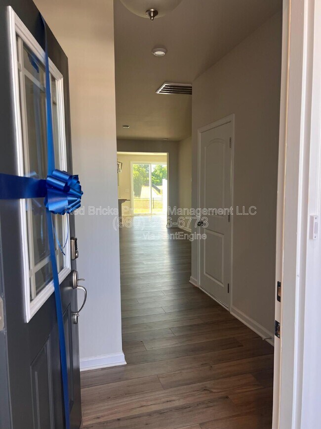 Foto del edificio - 5108 Carrick St