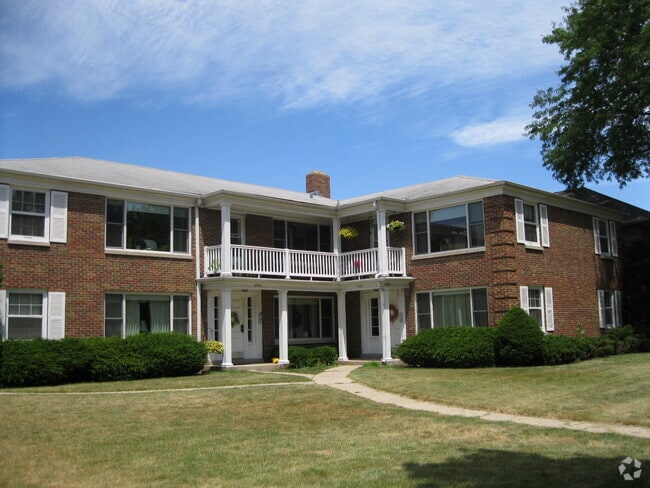 Building Photo - 9320 W North Ave