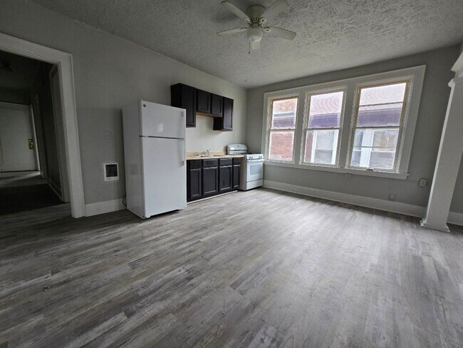 Foto del edificio - 579 Blair Ave