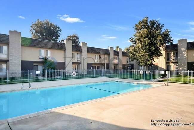 Building Photo - 5301 Demaret Ave