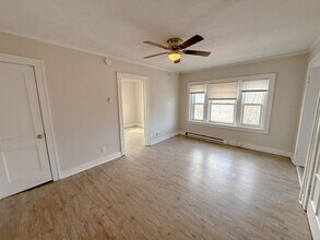 Building Photo - 301-307-307 N Gladstone Blvd