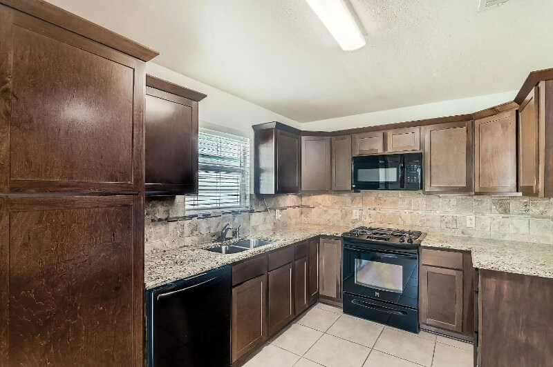 Building Photo - 1306 Wayne Dr