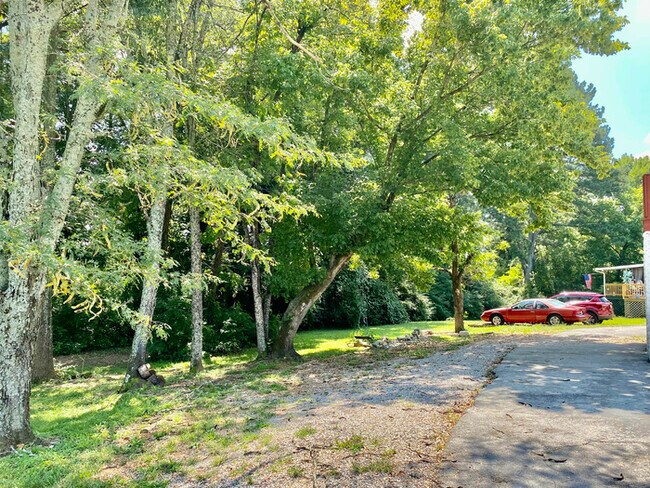 Building Photo - 1Bed/1Bath Multi-Family Property Off HWY 58!