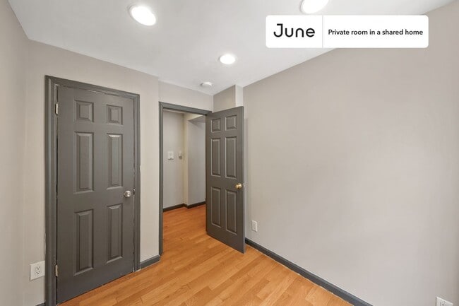 Building Photo - Room in Shared 3 bed/1 bath home