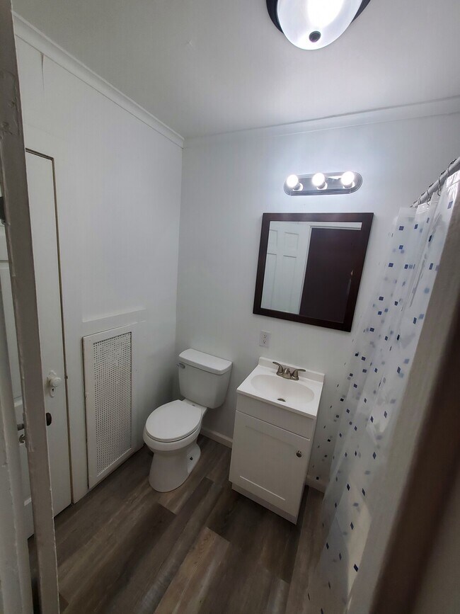 1338 Main St Unit 9, Dubuque, IA 52001 Condo for Rent in Dubuque, IA