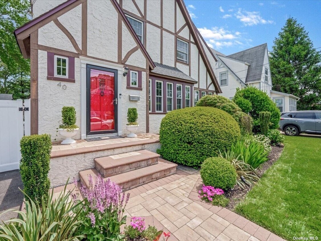Primary Photo - 40 Oakmere Dr