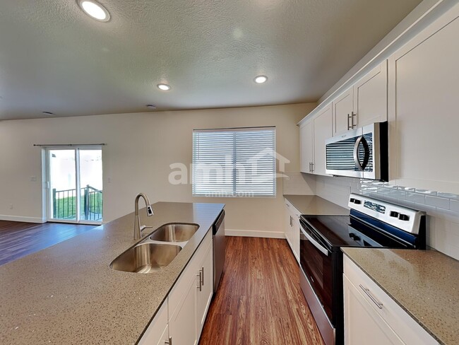 Building Photo - 4316 N Poplar St