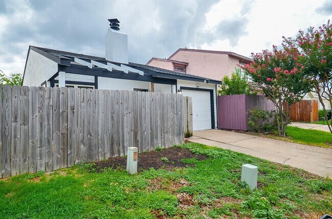 Building Photo - 7712 Shadow Hill Ln