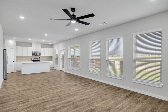 Foto del edificio - AVAILABLE NOW! LUXURIOUS DUPLEX LOCATED ON 1-ACRE LOT IN MIDLOTHIAN, TX!