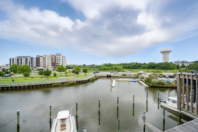 Foto del edificio - 100 Pinewood Rd