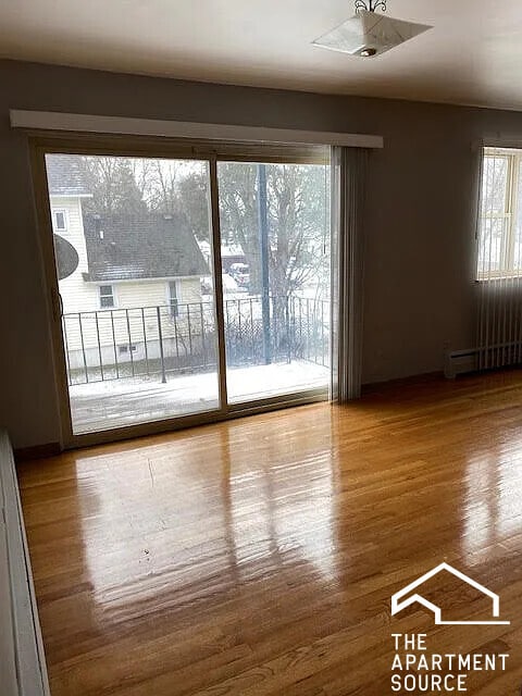 Primary Photo - 1653 Oakwood Ave