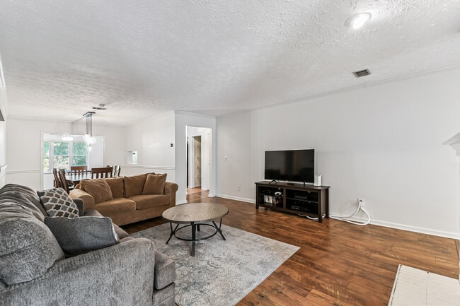 Building Photo - 19 Normandy Ct