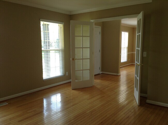 Building Photo - 10190 Meadowknoll Drive