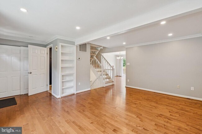 Foto del edificio - 6804 Hutchison St