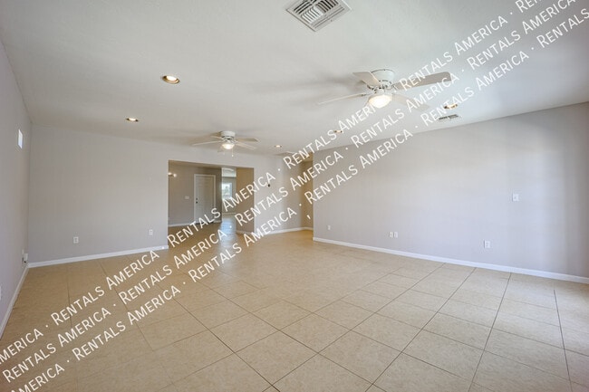 Building Photo - 614 N 74th St