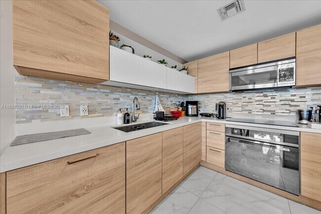 Foto del edificio - 16385 Biscayne Blvd