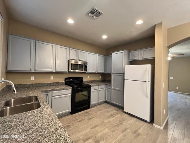 Building Photo - 1150 E San Tan Dr