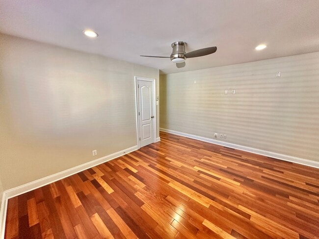 Foto del edificio - Enchanting Eckington 1 Bedroom Modern Condo w/Washer & Dryer