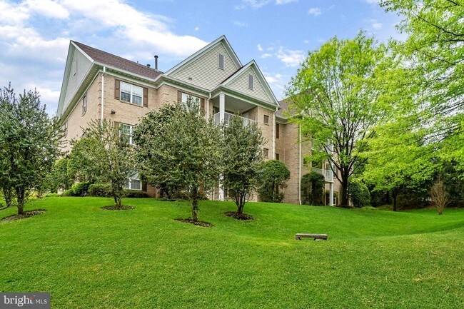 Building Photo - 400 Plumbridge Ct