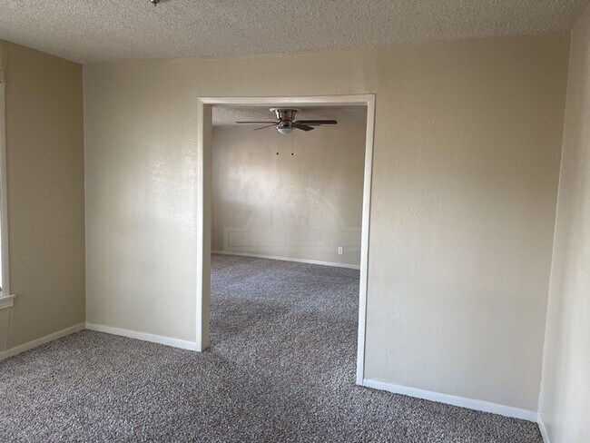 Foto del edificio - 416 E Garrison Ave