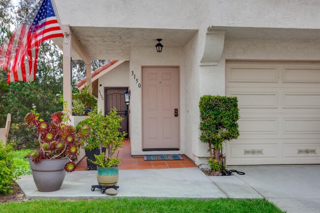 Building Photo - 3150 Avenida Topanga