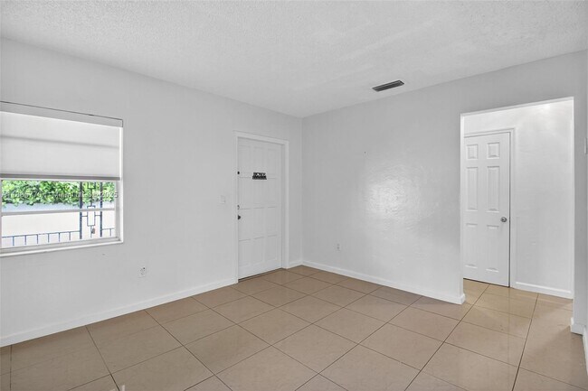 Foto del edificio - 2744 SW 23rd Terrace