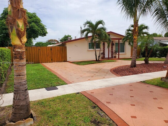 Foto del edificio - 6863 SW 21st St