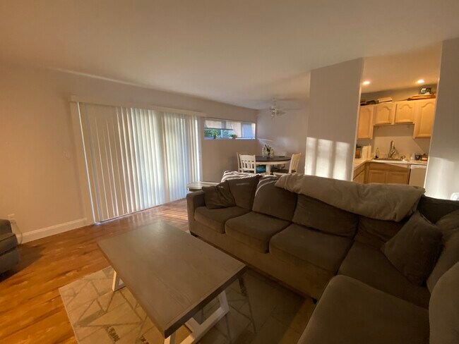 Foto del edificio - 229 Bacon Pond Rd