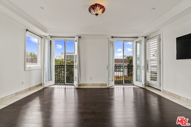 Building Photo - 11952 Montana Ave