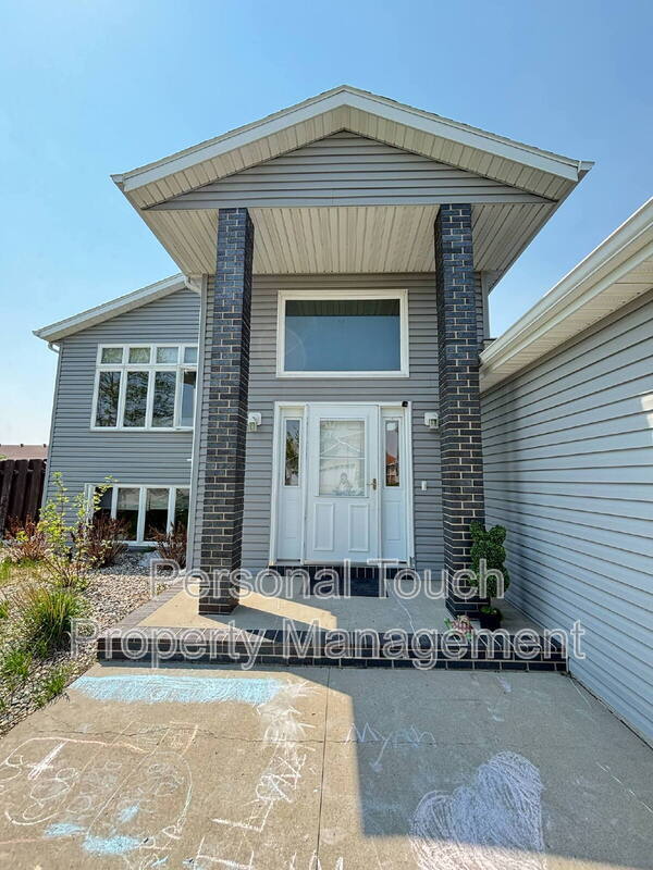 Foto principal - 3677 Polk St S