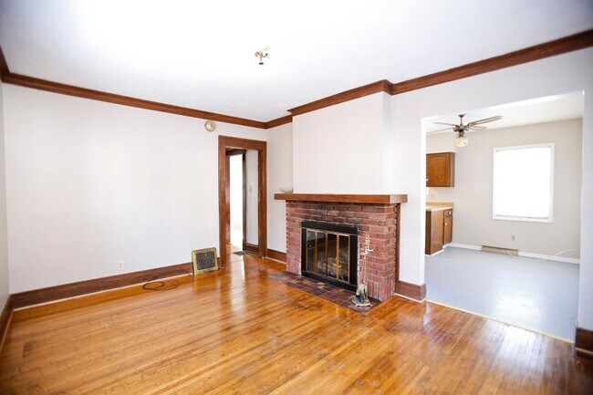 Building Photo - BEAUTIFUL SINGLE FAMILY MOVE-IN READY!!!