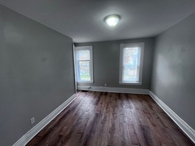 Building Photo - 14 Beechwood St