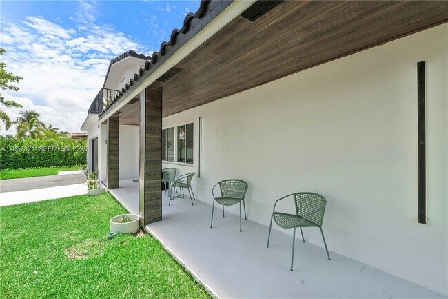 Foto del edificio - 3261 Seaward Dr