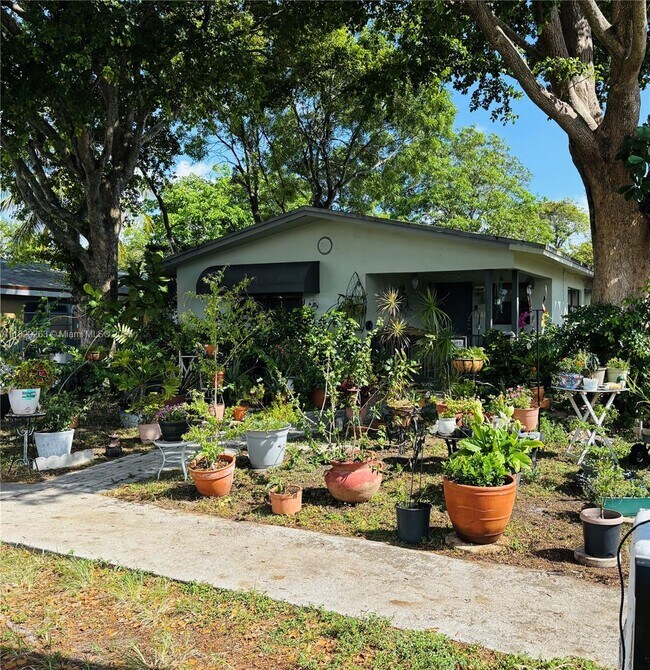 Foto del edificio - 222 SW 9th St