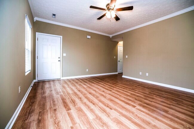 Foto del edificio - 109 Silver Creek Ct