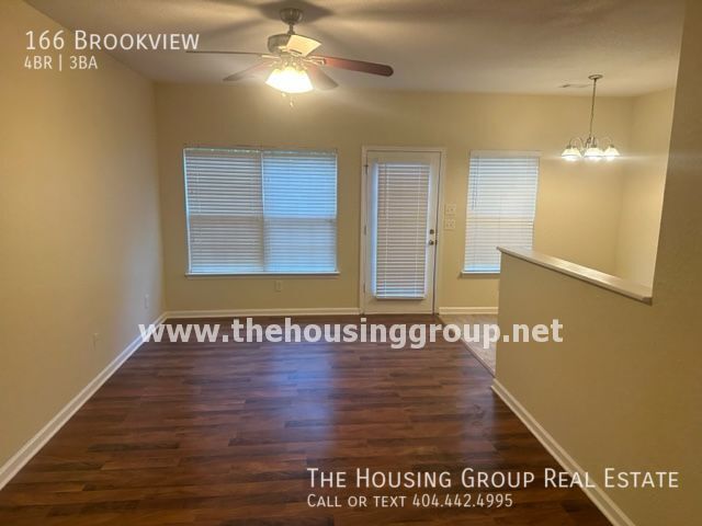Foto del edificio - 4 Bedroom Riverdale Townhome Won't Last Lo...