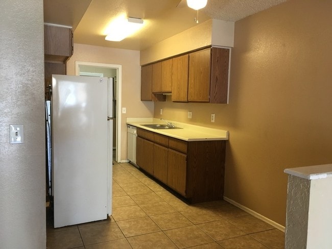 Building Photo - 2 Bed/1 Bath with private backyard in Mesa!