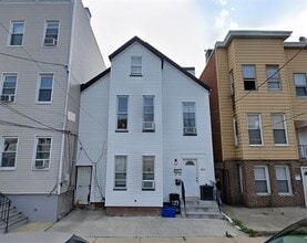 Building Photo - 107 Hancock Ave