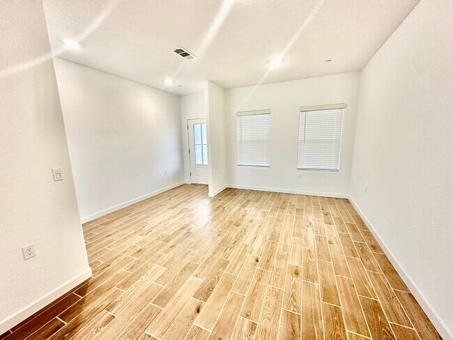 Foto del edificio - BRAND NEW North Clovis 4/2.5 Lennar