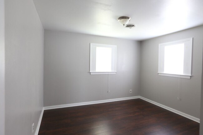 Foto del edificio - 473 Byrne Street