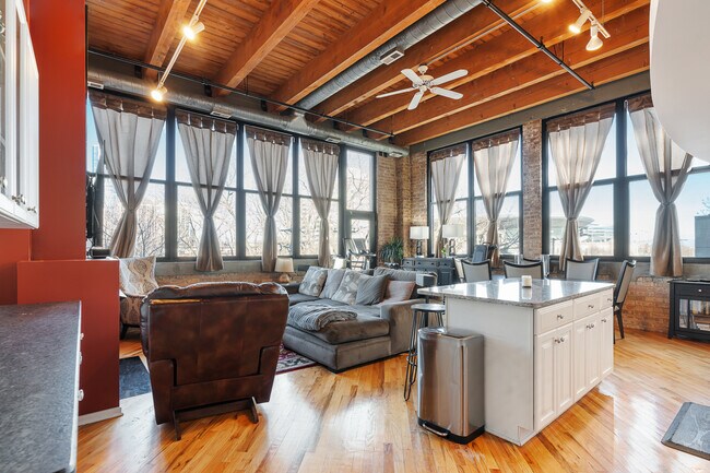 Foto del edificio - 1601 S Indiana Ave