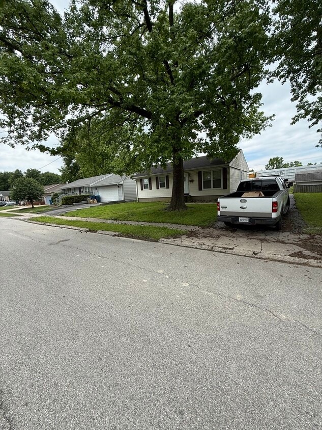 Photo - 303 Wilson Park Ln (Granite City, IL)